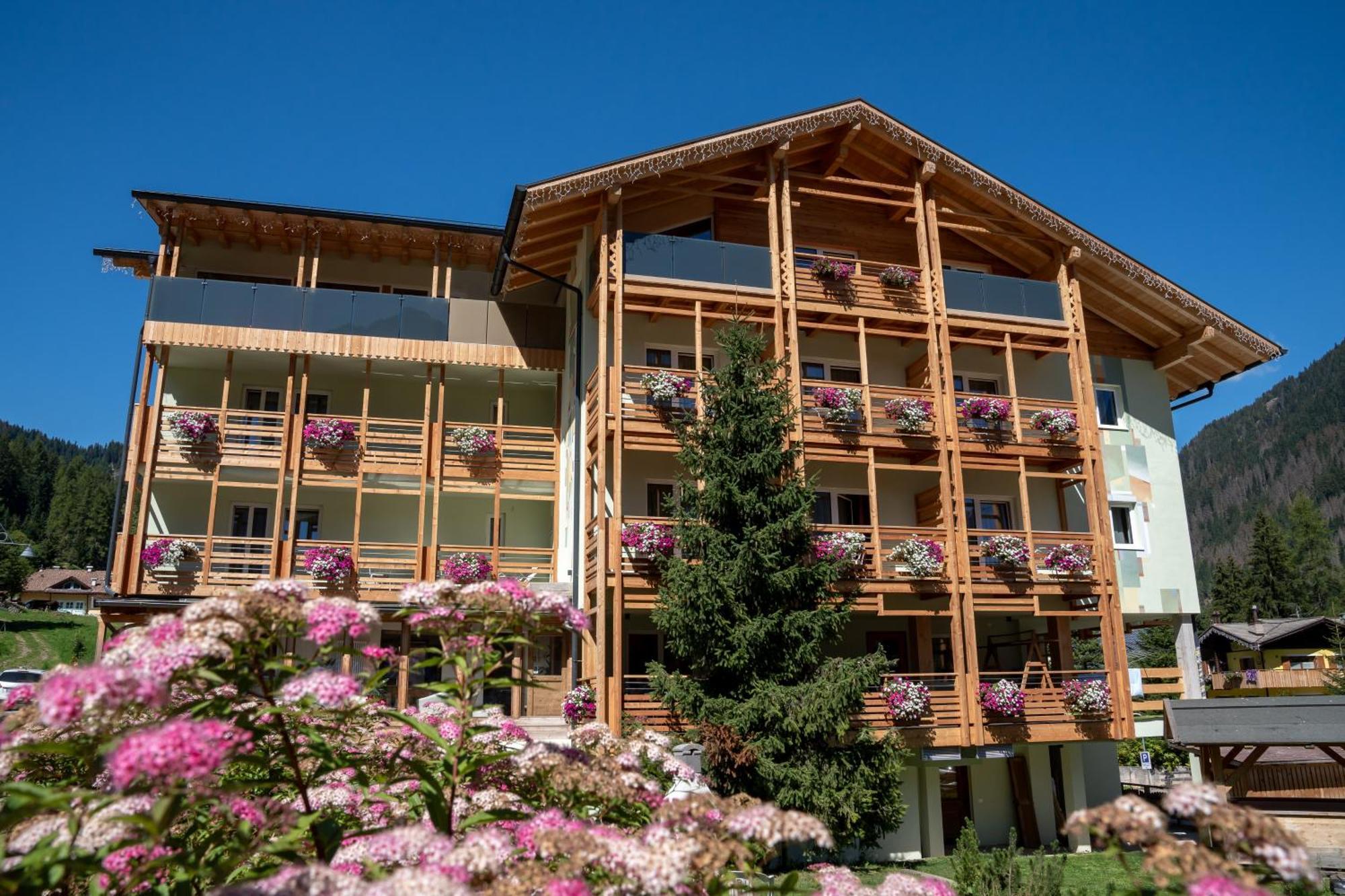 Albergo Garni Edy Canazei Bagian luar foto