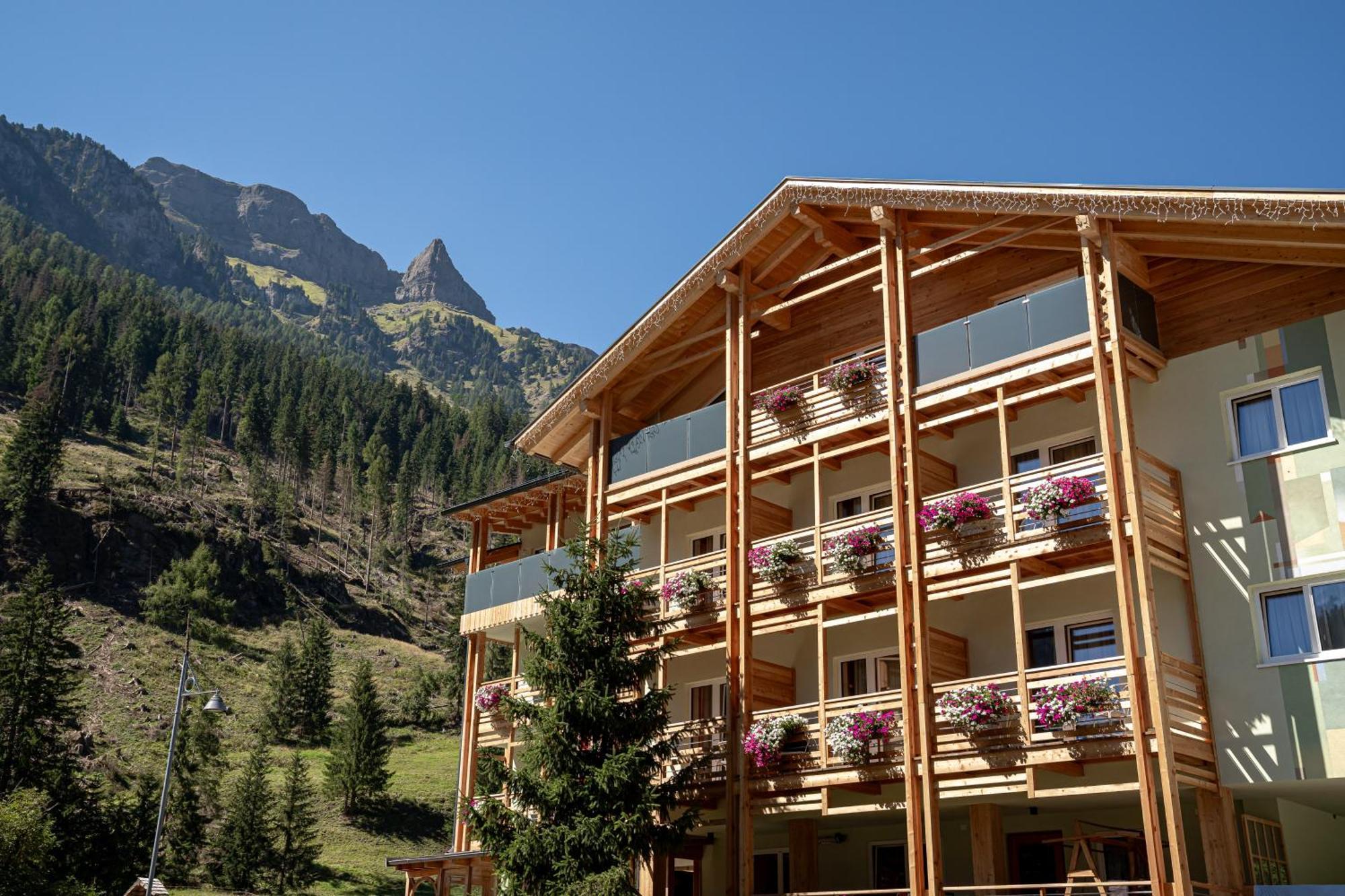 Albergo Garni Edy Canazei Bagian luar foto