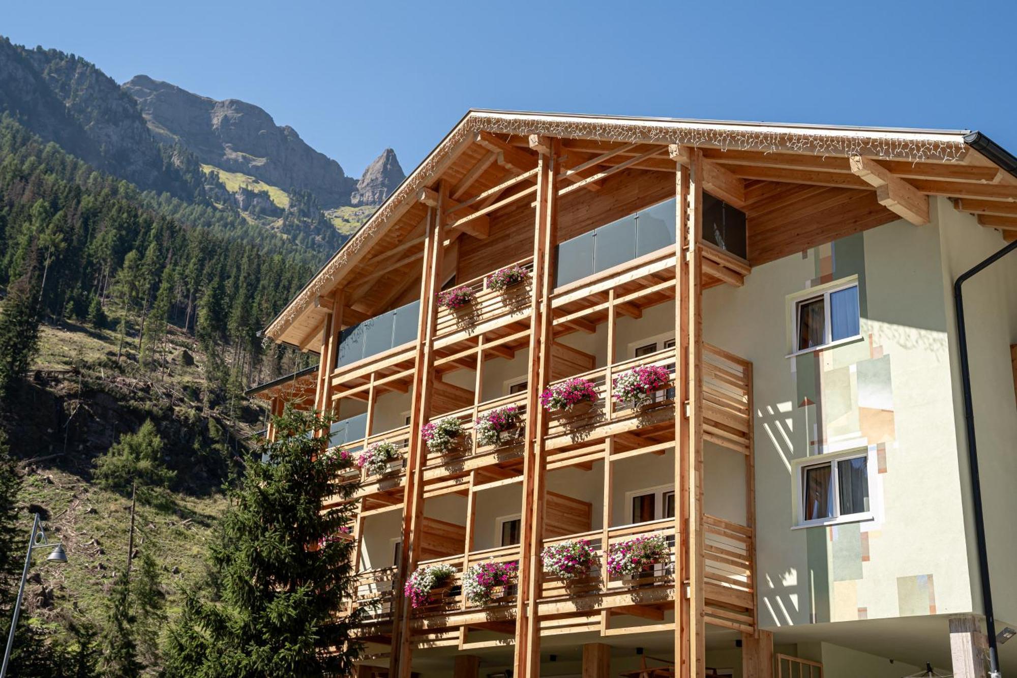 Albergo Garni Edy Canazei Bagian luar foto